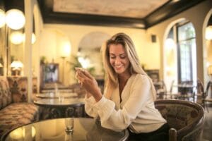 Comment flirter par SMS ou sur Messenger et WhatsApp