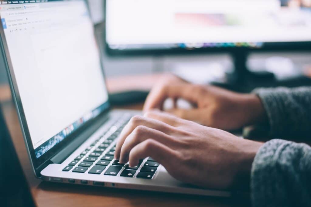 Comment écrire une bonne description sur les sites de rencontre ?